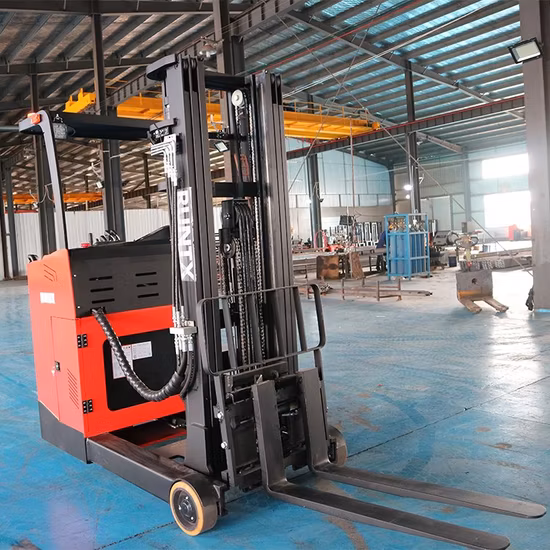 Carrello elevatore elettrico retrattile da 1,5 tonnellate 1500 Kg 2 tonnellate 2000 Kg con montante completamente libero Triplex e sedile confortevole