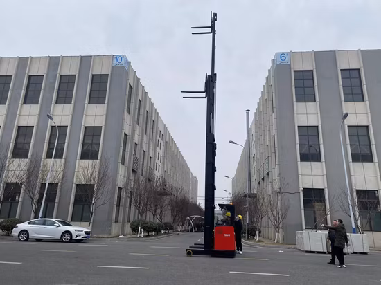 Nuovo carrello retrattile elettrico da 2 tonnellate